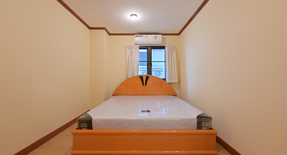 For sale 2 bedrooms condo in Khlong Toei, Bangkok