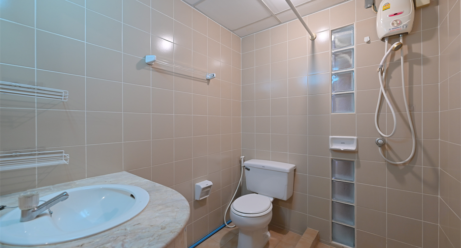 For sale 2 bedrooms condo in Khlong Toei, Bangkok