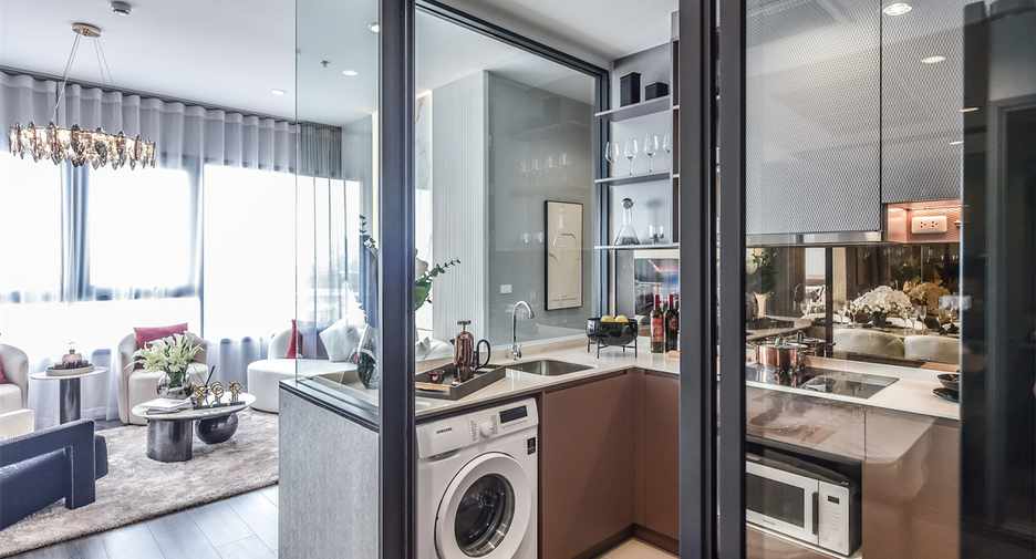 For sale 3 bedrooms condo in Khlong Toei, Bangkok