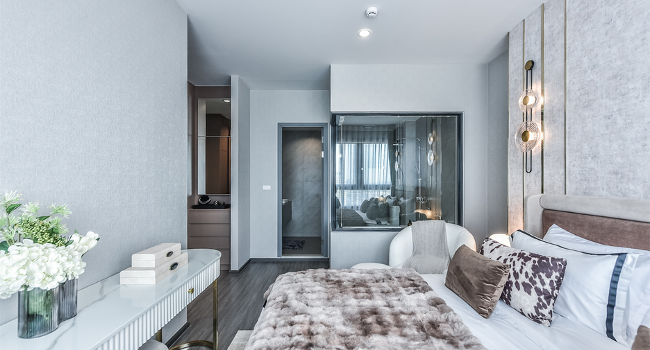 For sale 3 bedrooms condo in Khlong Toei, Bangkok