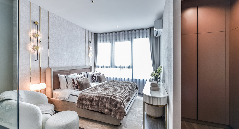 For sale 3 bedrooms condo in Khlong Toei, Bangkok