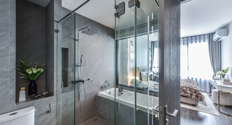 For sale 3 bedrooms condo in Khlong Toei, Bangkok