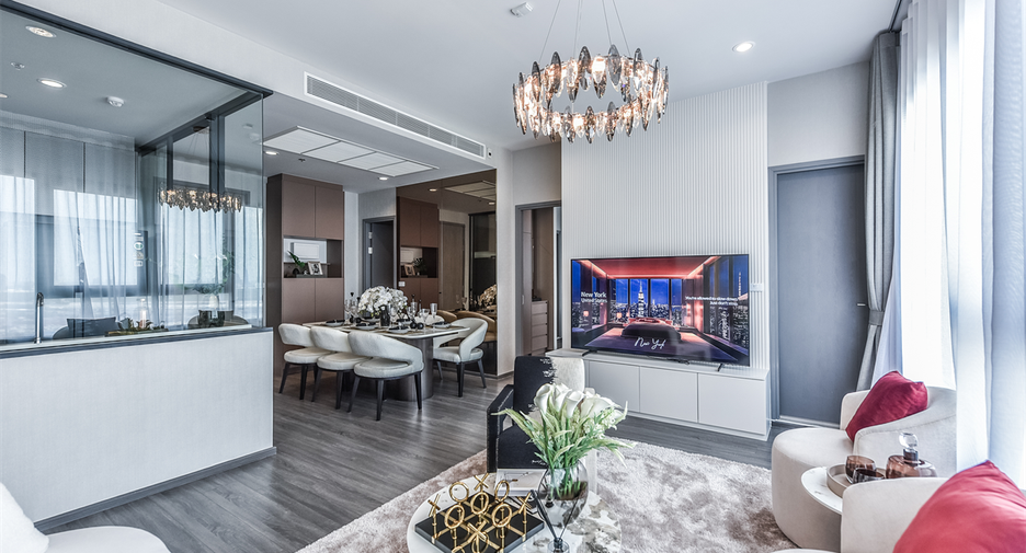For sale 3 bedrooms condo in Khlong Toei, Bangkok