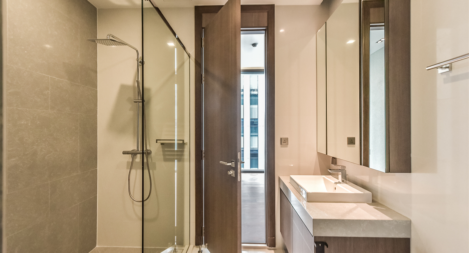 For sale 2 bedrooms condo in Khlong Toei, Bangkok