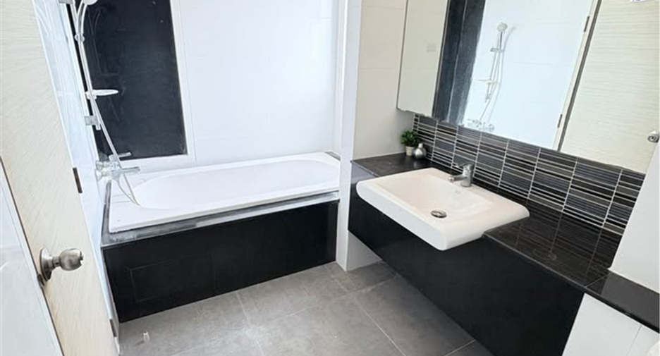 Condo en venta de 2 habitaciones en Bang Na, Bangkok