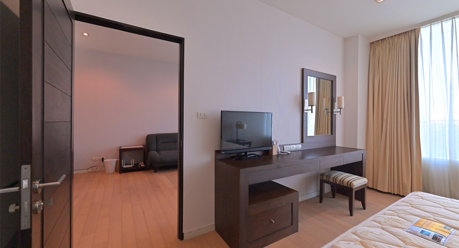For sale 1 bed condo in Watthana, Bangkok