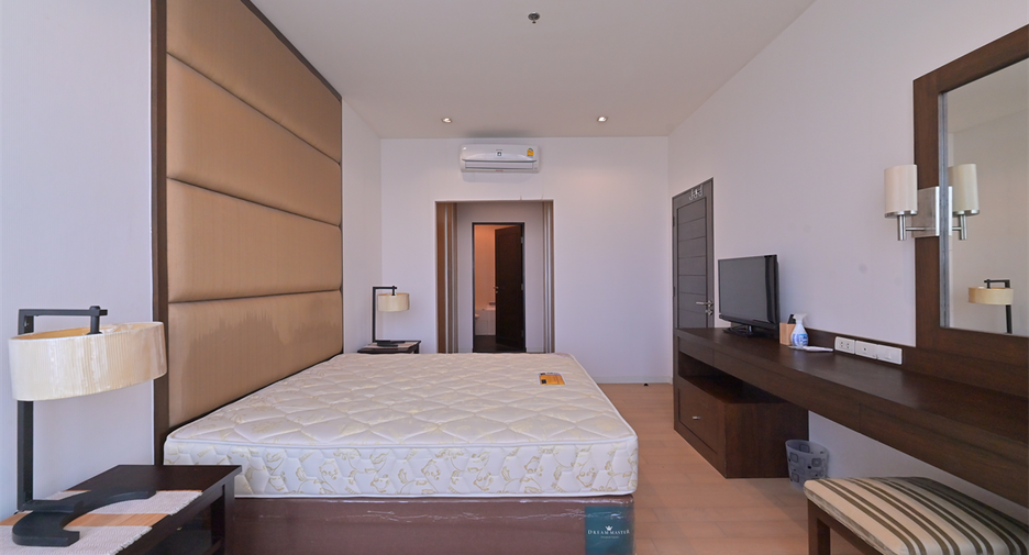 For sale 1 bed condo in Watthana, Bangkok
