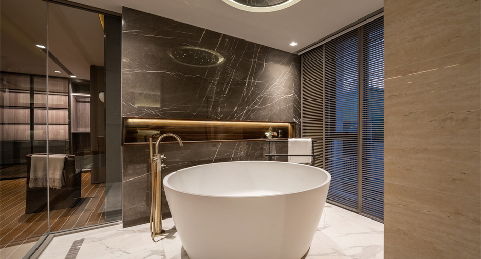 For sale 5 bedrooms condo in Watthana, Bangkok