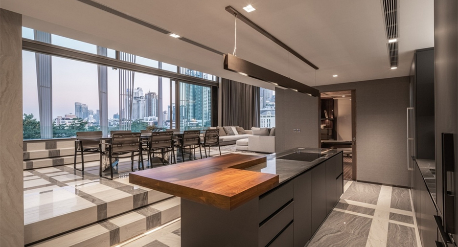 For sale 5 bedrooms condo in Watthana, Bangkok