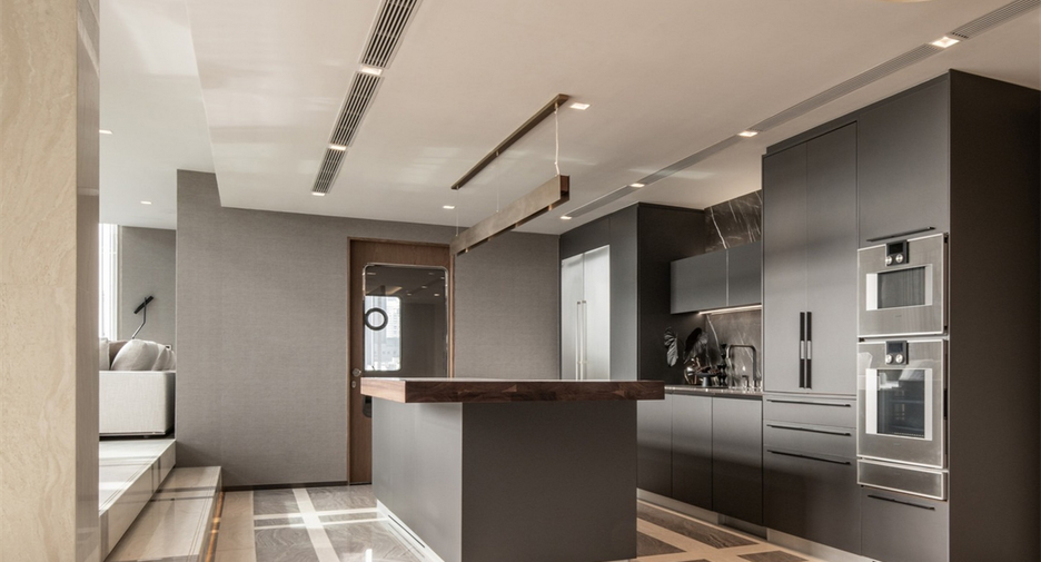 For sale 5 bedrooms condo in Watthana, Bangkok