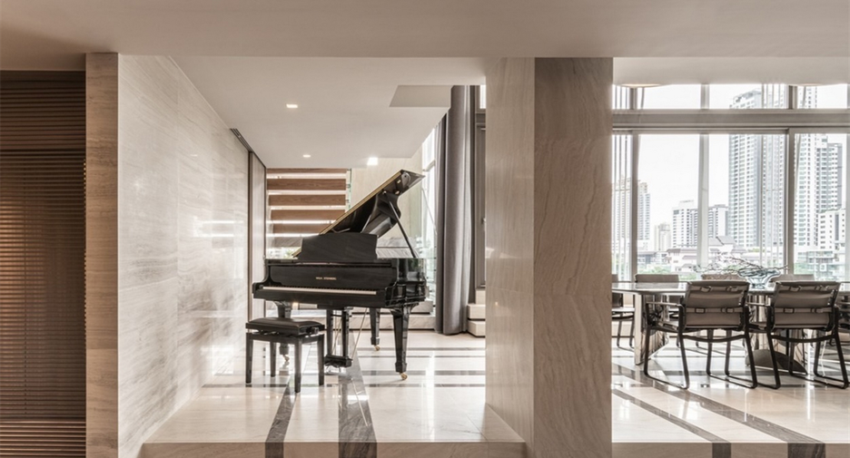 For sale 5 bedrooms condo in Watthana, Bangkok