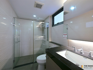 For sale 2 bedrooms condo in Pathum Wan, Bangkok