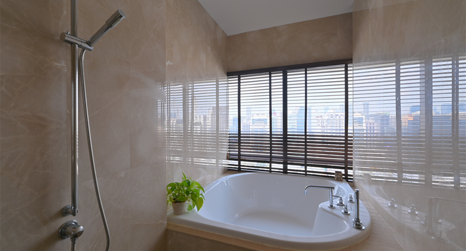 For sale 3 bedrooms condo in Khlong Toei, Bangkok