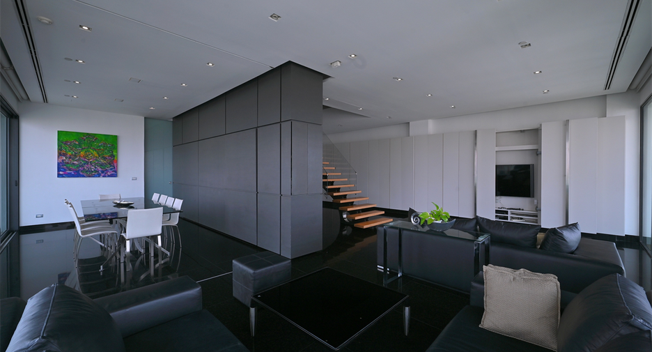 For sale 3 bedrooms condo in Khlong Toei, Bangkok