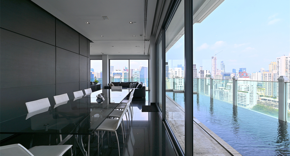 For sale 3 bedrooms condo in Khlong Toei, Bangkok