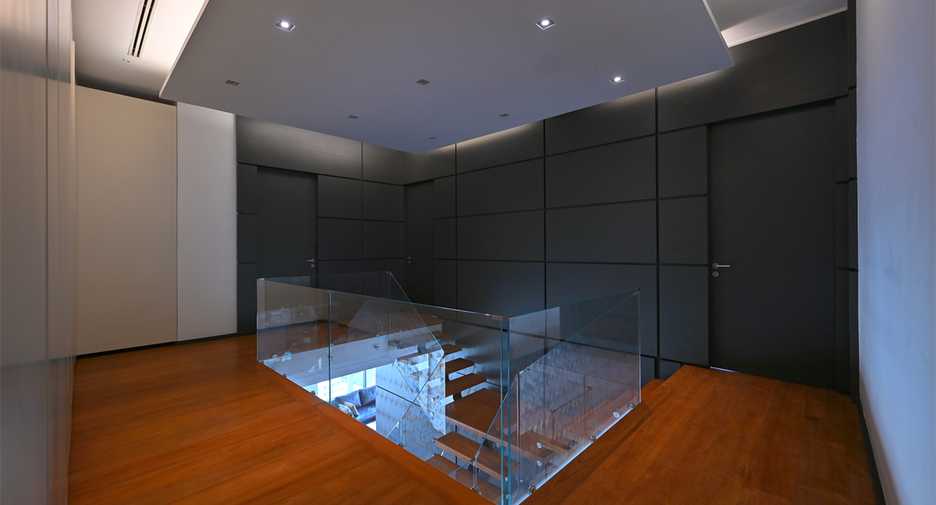 For sale 3 bedrooms condo in Khlong Toei, Bangkok