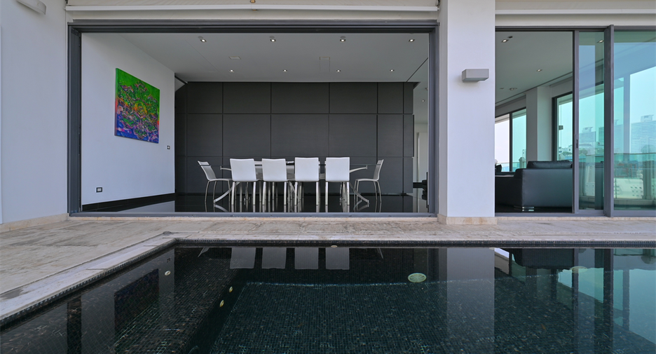 For sale 3 bedrooms condo in Khlong Toei, Bangkok