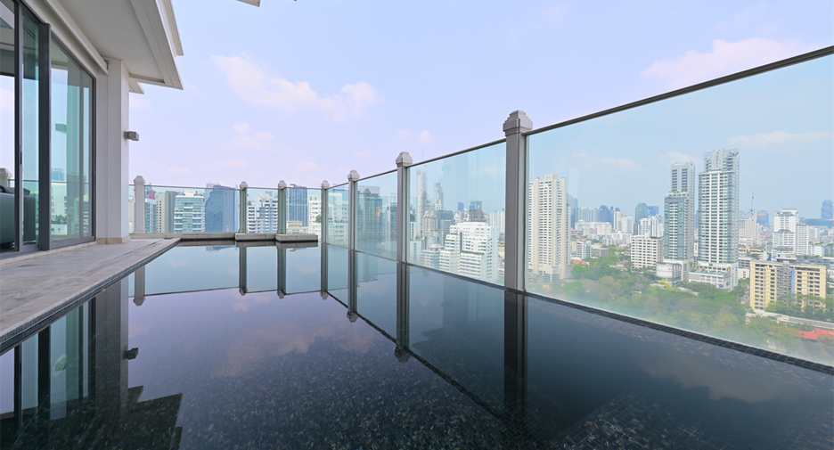 For sale 3 bedrooms condo in Khlong Toei, Bangkok