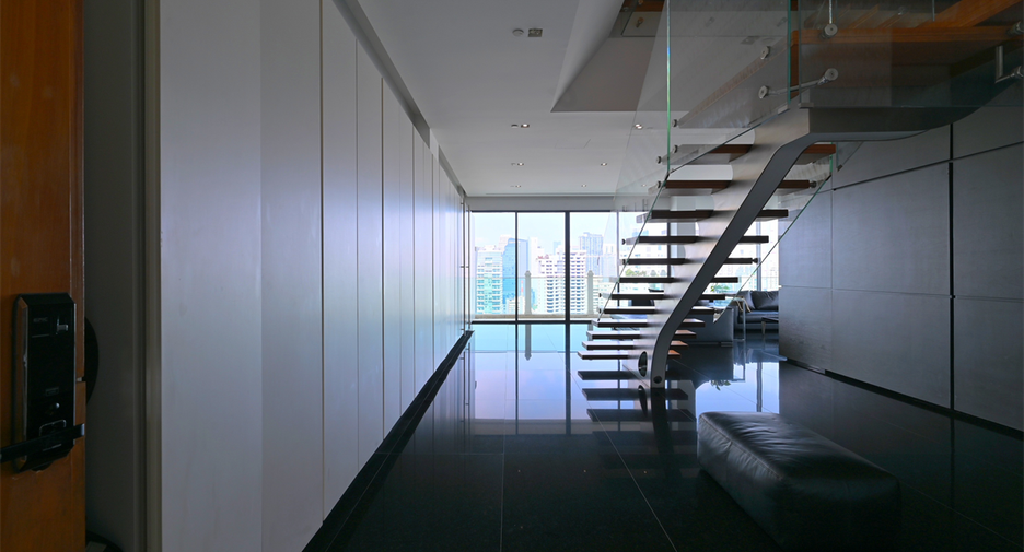 For sale 3 bedrooms condo in Khlong Toei, Bangkok