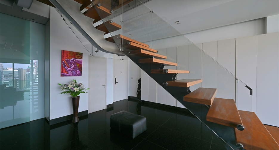 For sale 3 bedrooms condo in Khlong Toei, Bangkok