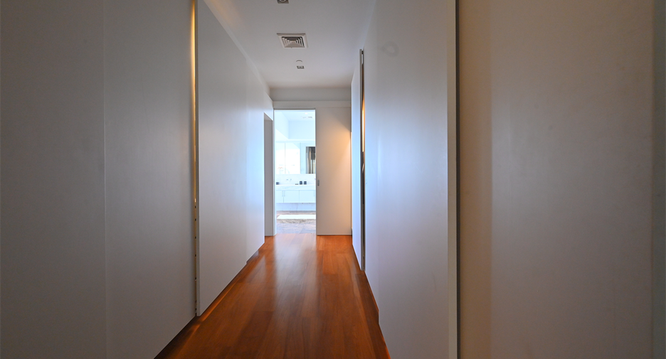 For sale 3 bedrooms condo in Khlong Toei, Bangkok