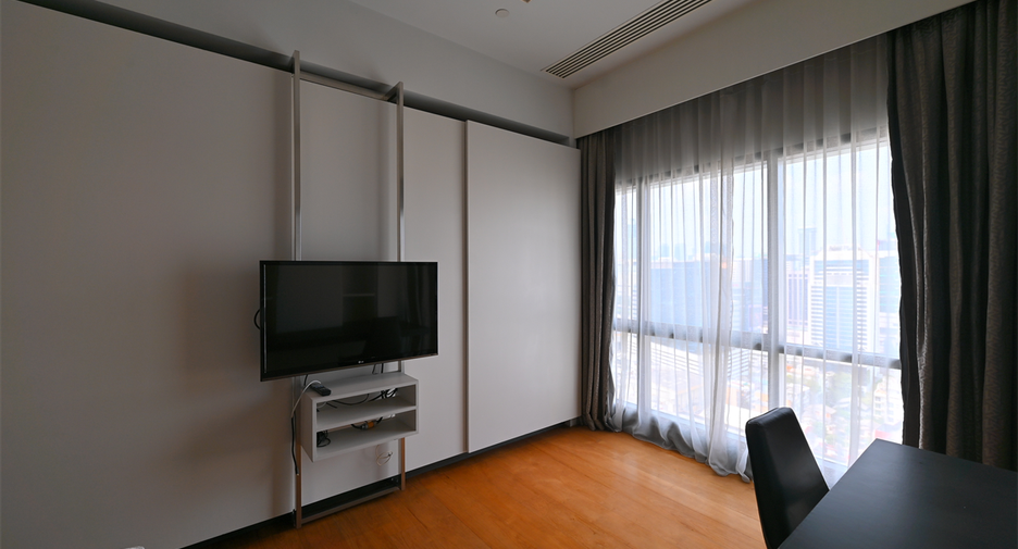 For sale 3 bedrooms condo in Khlong Toei, Bangkok