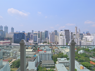 For sale 3 ベッドルーム condo in Khlong Toei, Bangkok
