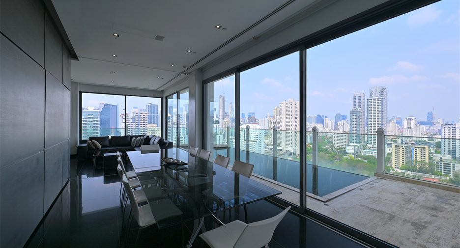 For sale 3 bedrooms condo in Khlong Toei, Bangkok