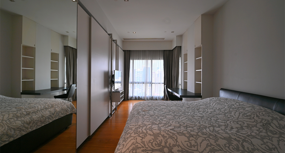 For sale 3 bedrooms condo in Khlong Toei, Bangkok
