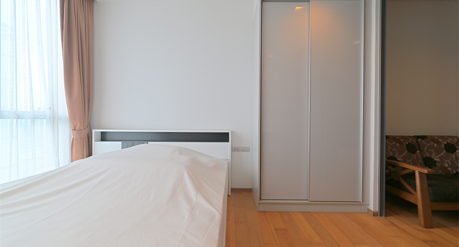 For sale 1 bed condo in Khlong Toei, Bangkok