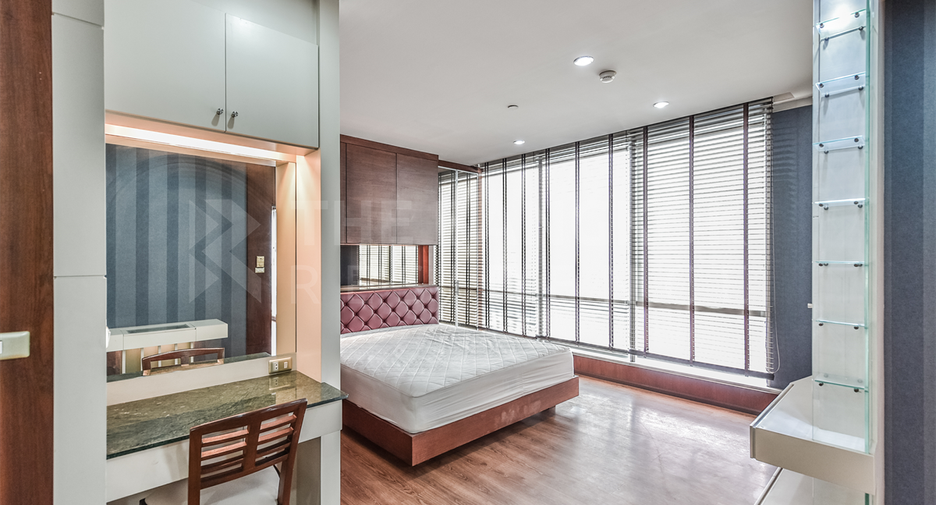 For sale 3 bedrooms condo in Sathon, Bangkok