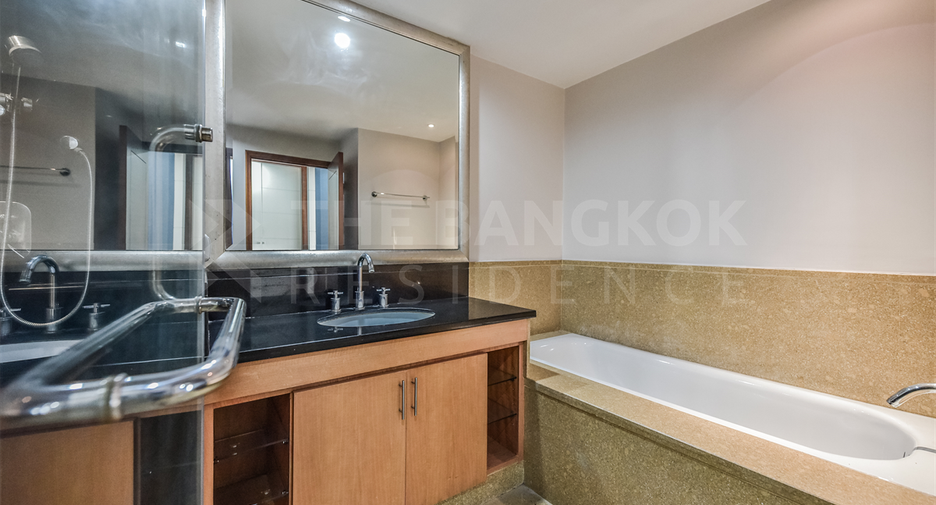 For sale 3 bedrooms condo in Sathon, Bangkok
