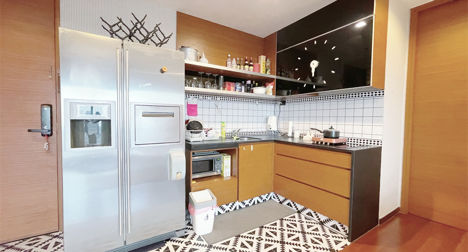 For sale 2 bedrooms condo in Khlong Toei, Bangkok