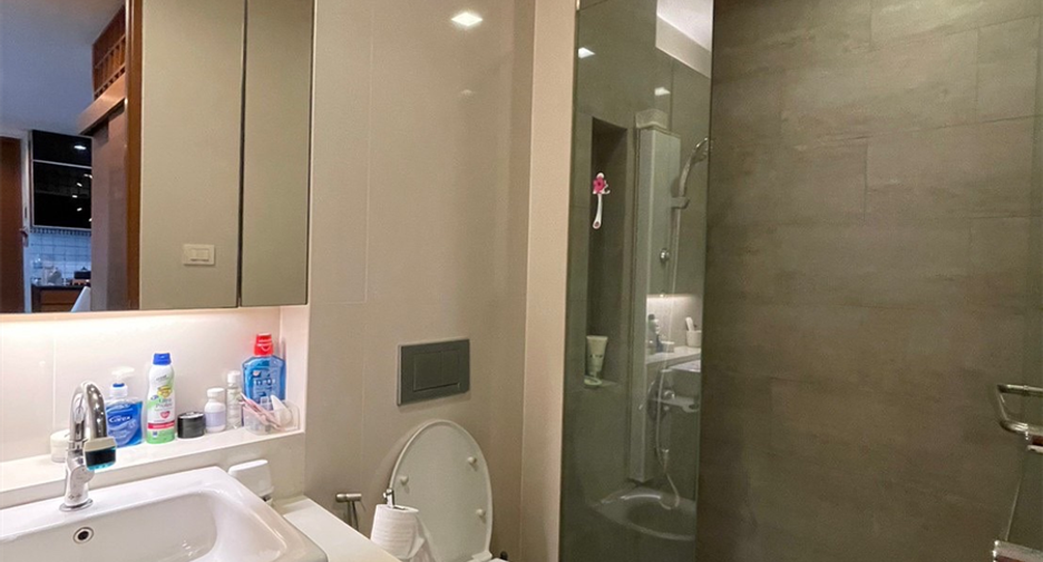 For sale 2 bedrooms condo in Khlong Toei, Bangkok