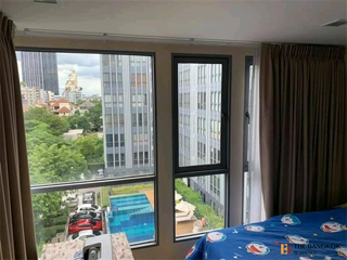 Продажа 2 спальни кондо в Пхра Кханонг, Бангкок