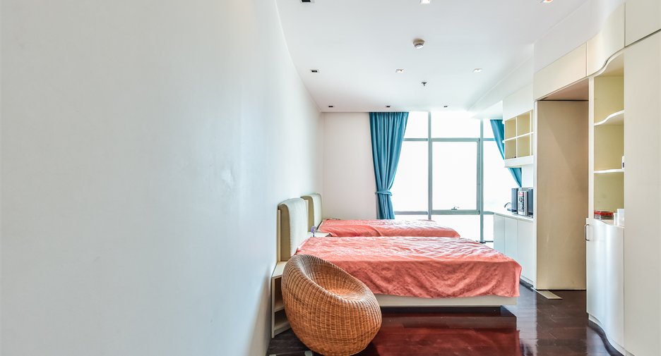For sale 2 bedrooms condo in Sathon, Bangkok