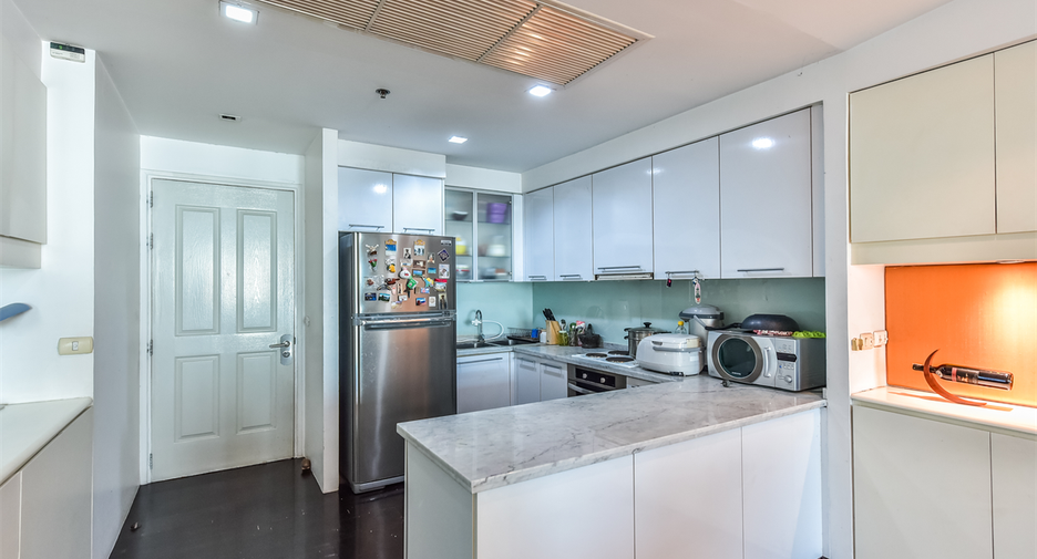 For sale 2 bedrooms condo in Sathon, Bangkok