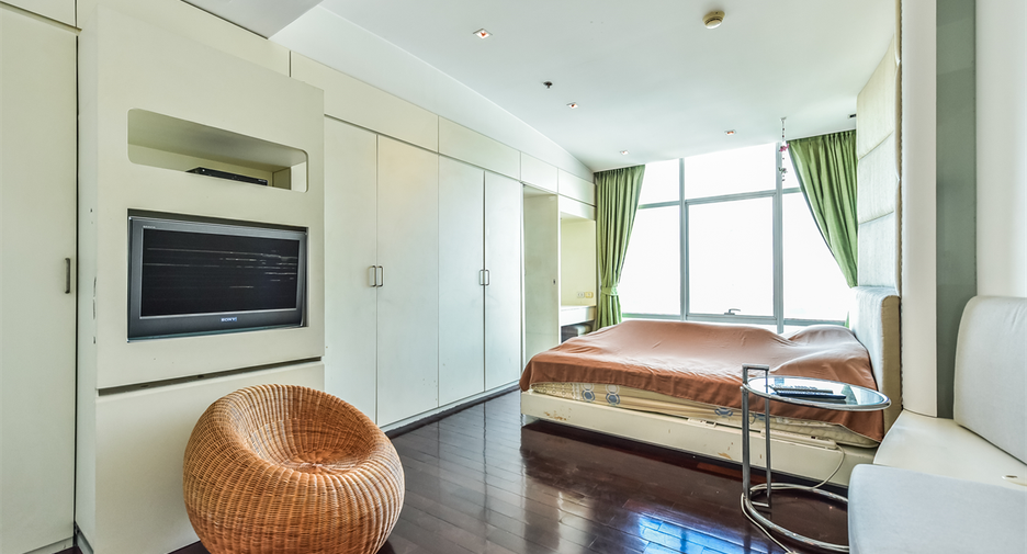 For sale 2 bedrooms condo in Sathon, Bangkok