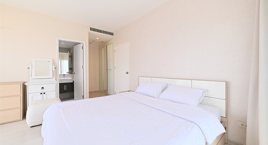 For sale 1 bed condo in Khlong Toei, Bangkok