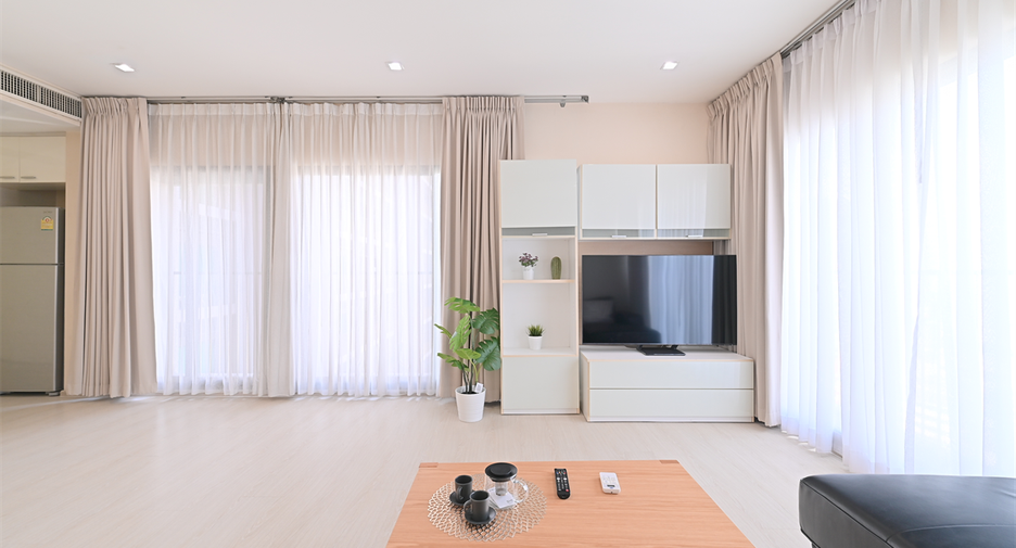For sale 1 bed condo in Khlong Toei, Bangkok