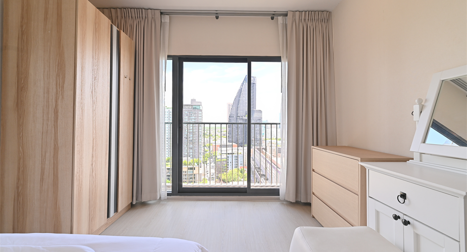 For sale 1 bed condo in Khlong Toei, Bangkok