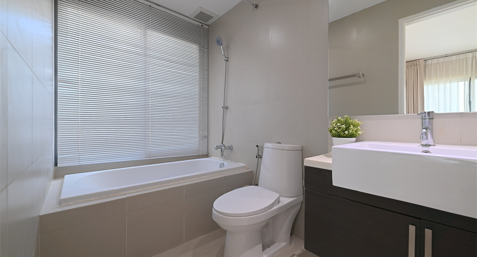 For sale 1 bed condo in Khlong Toei, Bangkok