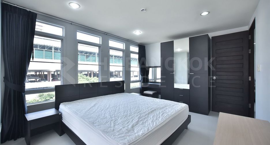 For sale 2 bedrooms condo in Watthana, Bangkok