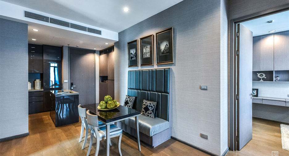 For sale 3 ベッドルーム condo in Sathon, Bangkok