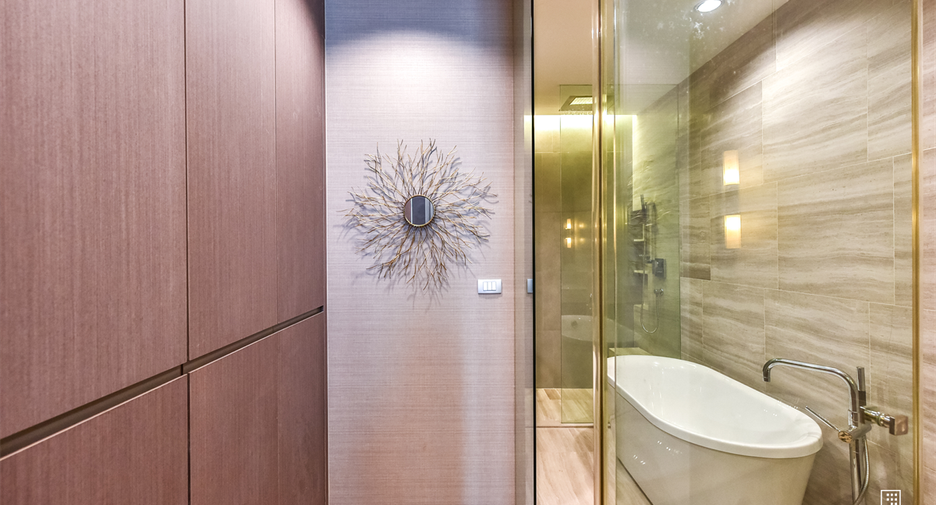 For sale 3 ベッドルーム condo in Sathon, Bangkok