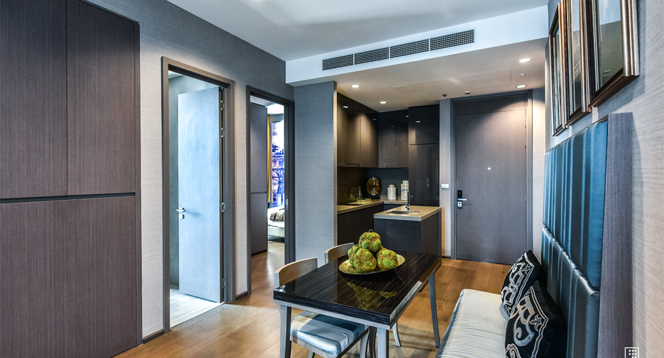 For sale 3 ベッドルーム condo in Sathon, Bangkok