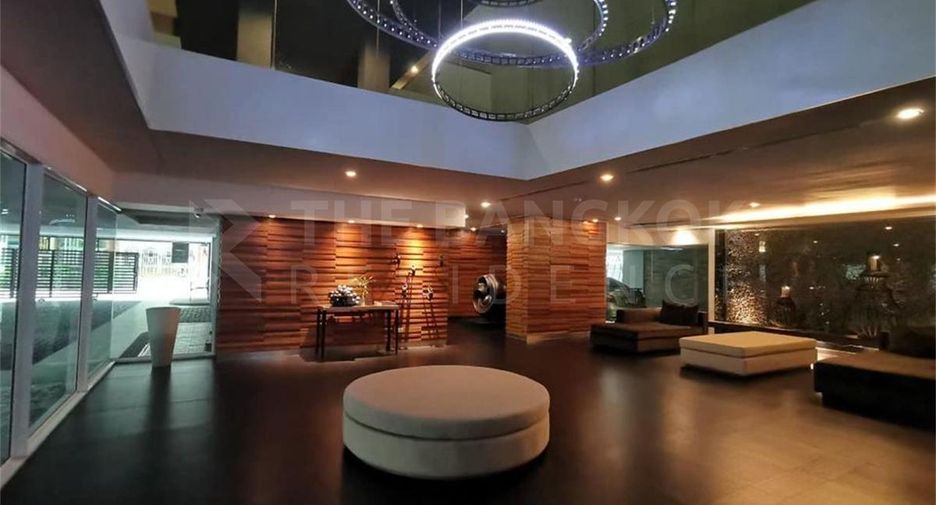 For sale 1 bed condo in Khlong Toei, Bangkok