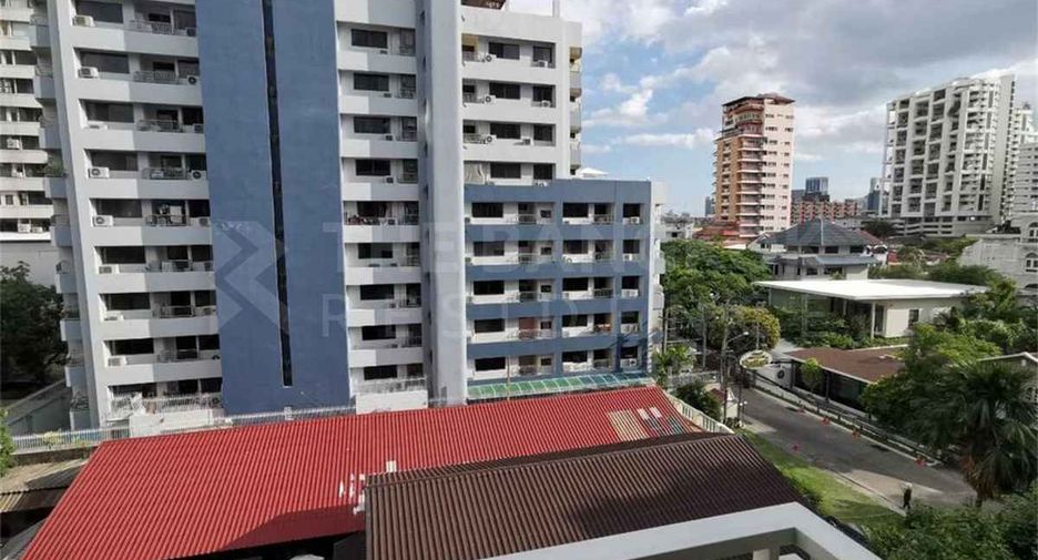 For sale 1 bed condo in Khlong Toei, Bangkok