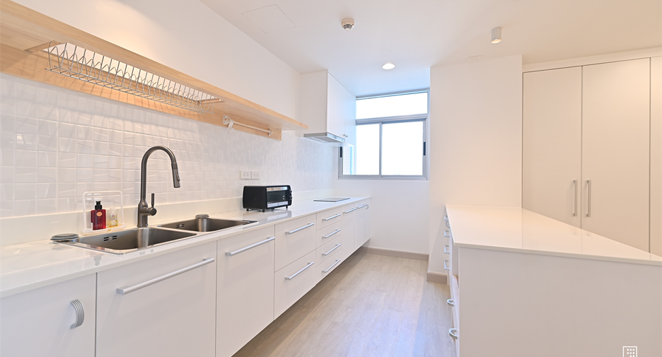 For sale 2 bedrooms condo in Watthana, Bangkok
