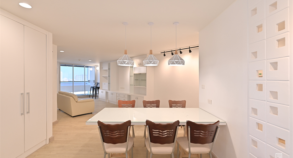 For sale 2 bedrooms condo in Watthana, Bangkok